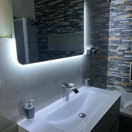 La Maison De Celine Apartment